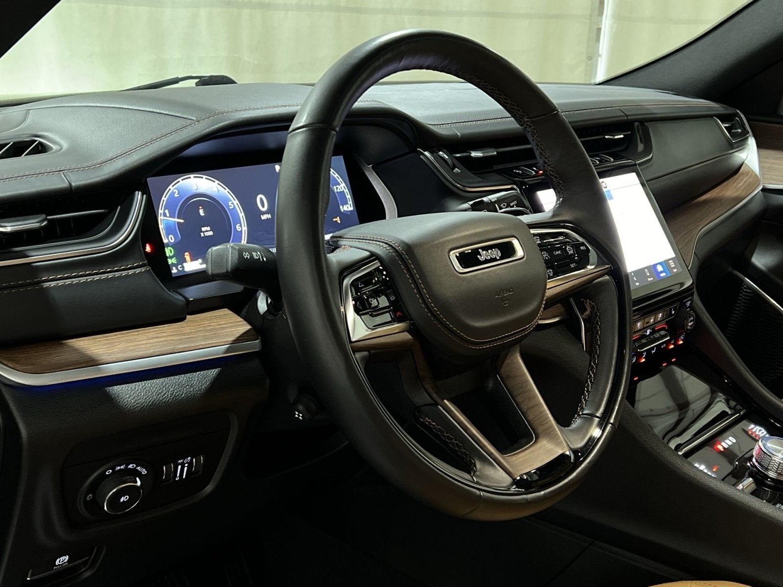 2022 Jeep Grand Cherokee Summit