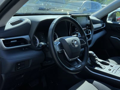 2022 Toyota Highlander LE