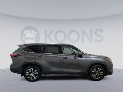 2022 Toyota Highlander Hybrid XLE