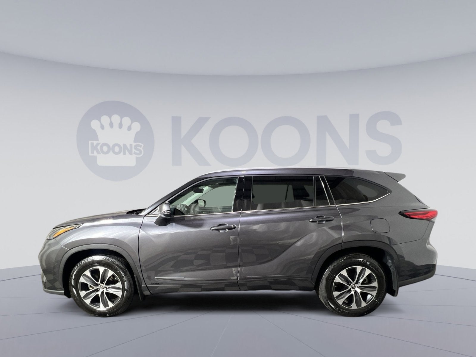 2022 Toyota Highlander Hybrid XLE