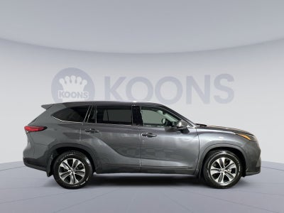 2022 Toyota Highlander Hybrid XLE
