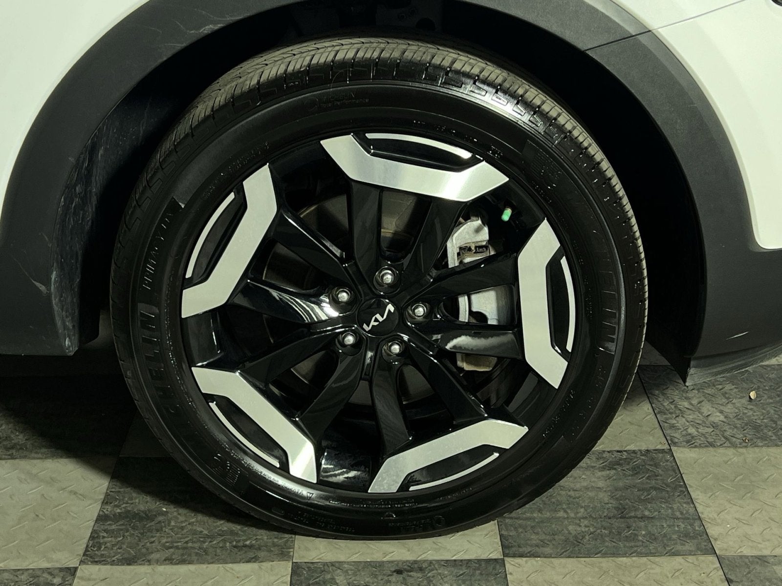2024 Kia Telluride EX - Photo 25