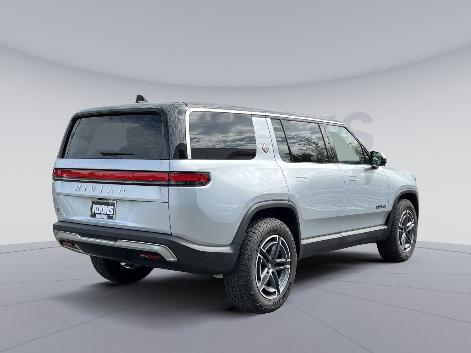 2026 Rivian R1S Base