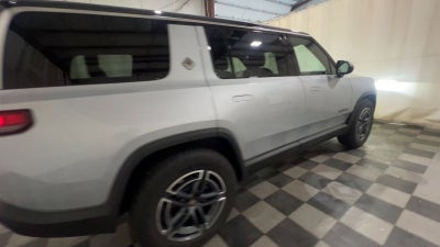 2026 Rivian R1S Base