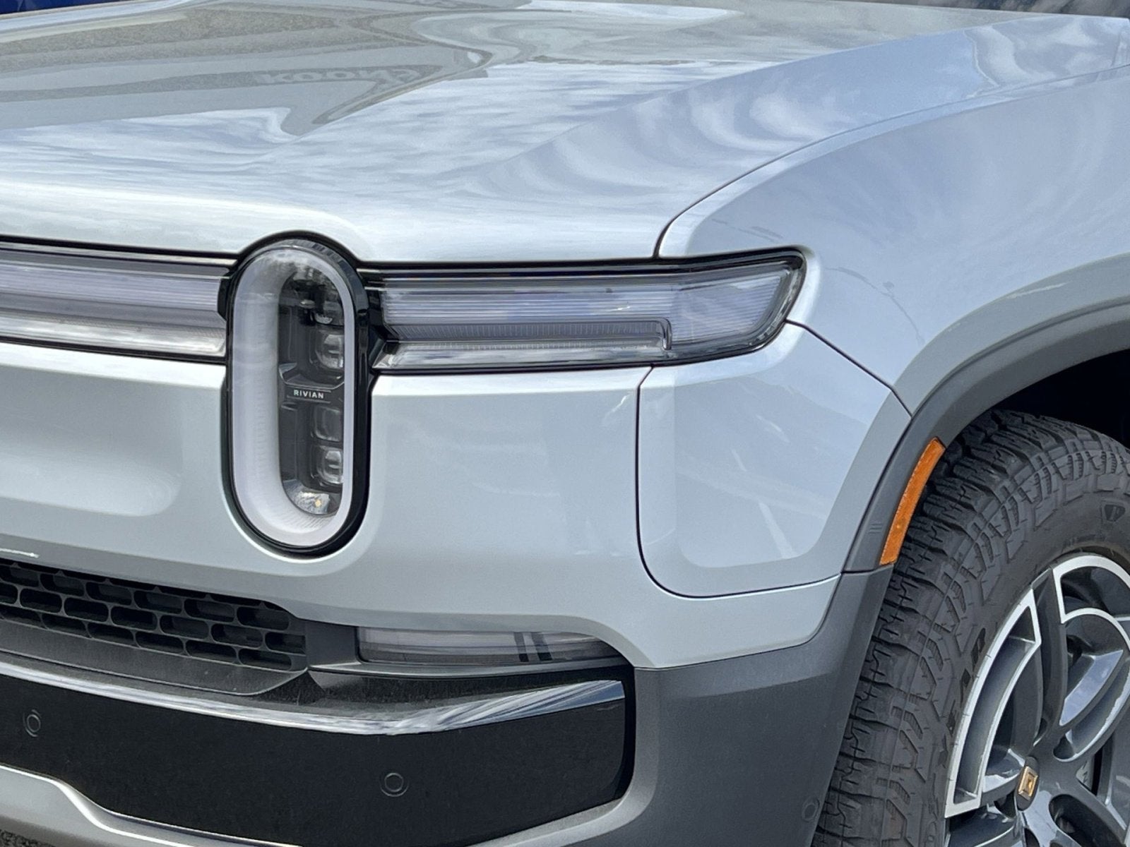 2026 Rivian R1S Base