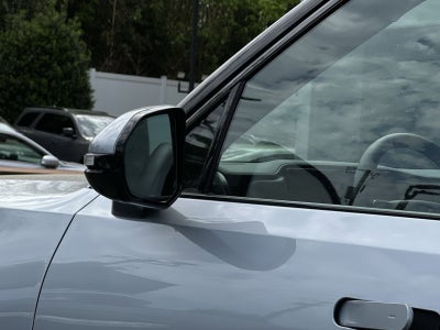 2026 Rivian R1S Base