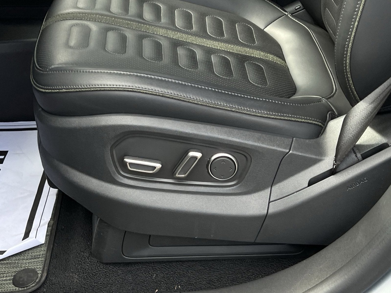 2026 Rivian R1S Base