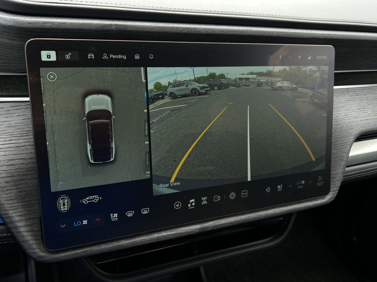 2026 Rivian R1S Base