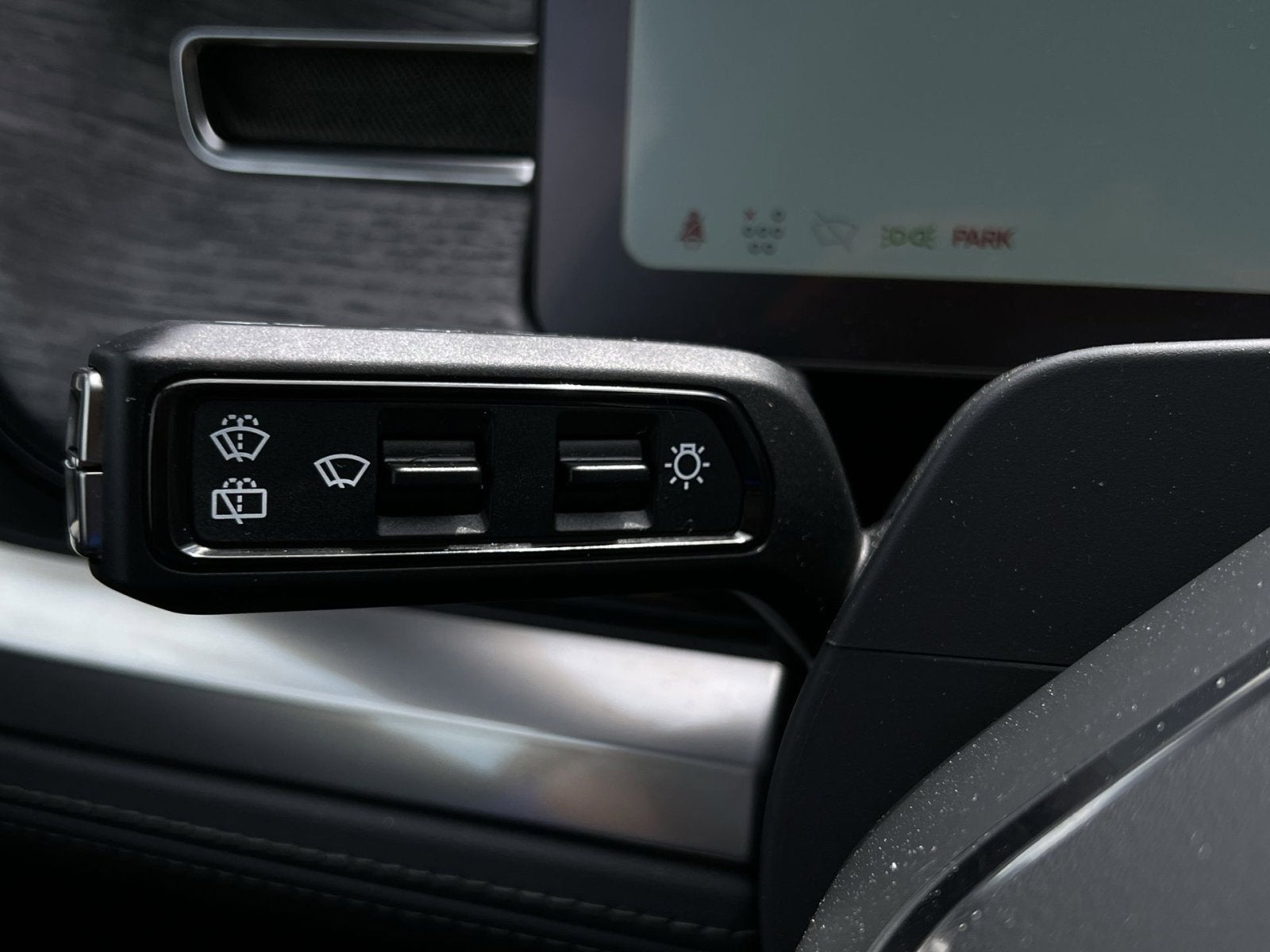 2026 Rivian R1S Base