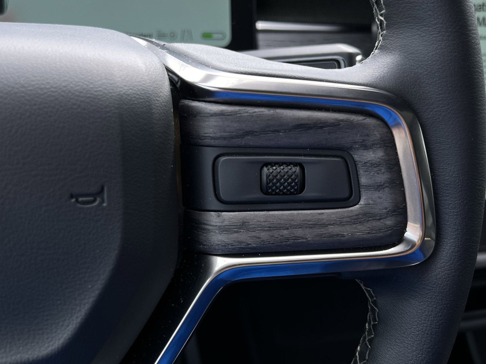 2026 Rivian R1S Base