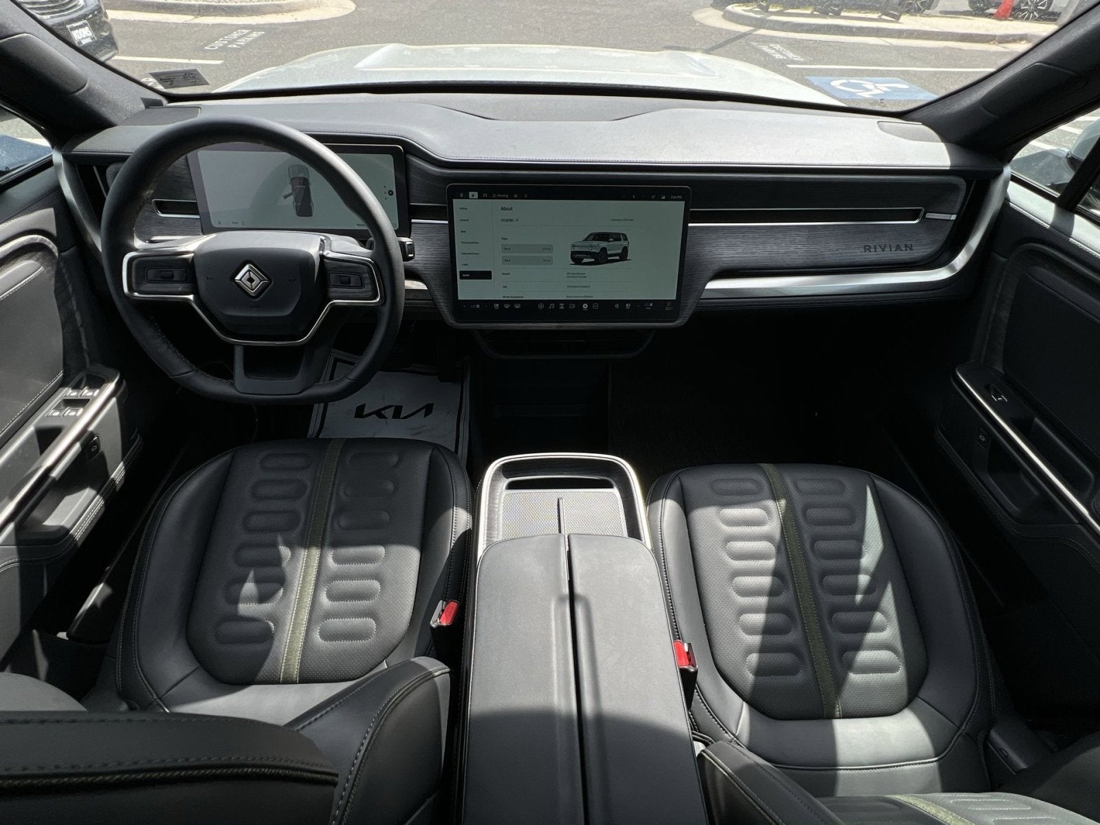 2026 Rivian R1S Base