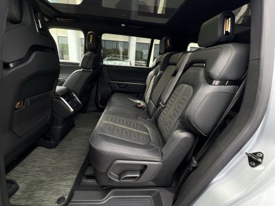 2026 Rivian R1S Base