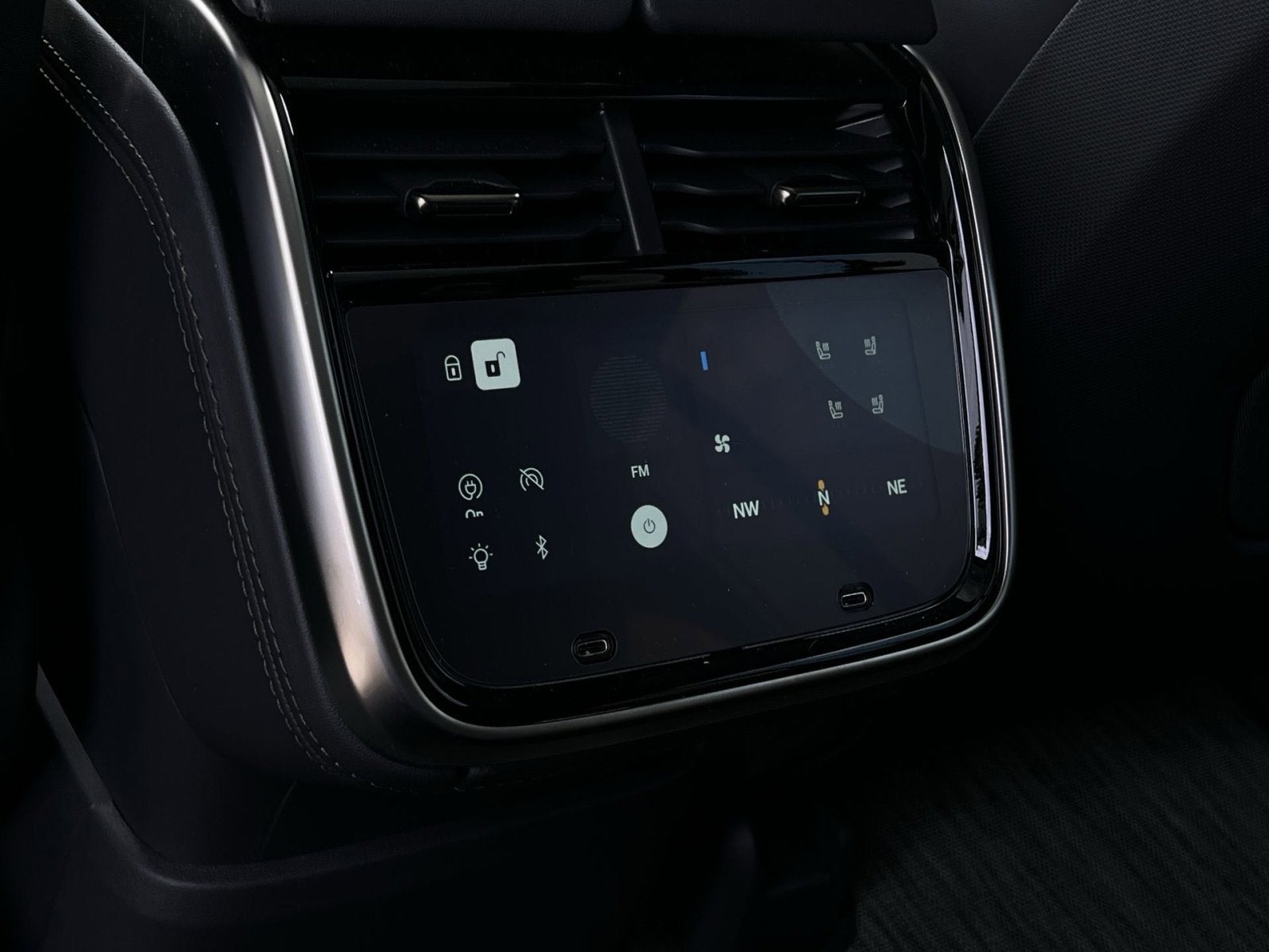 2026 Rivian R1S Base