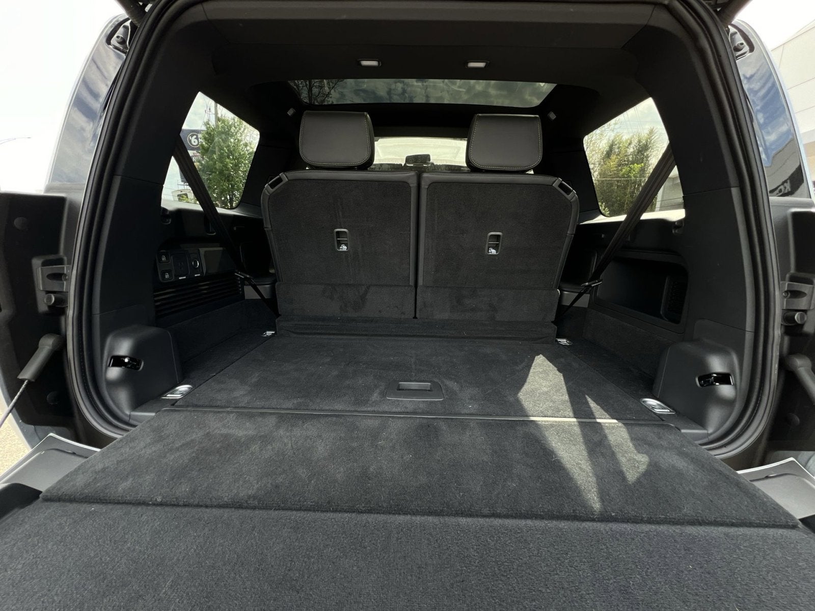 2026 Rivian R1S Base