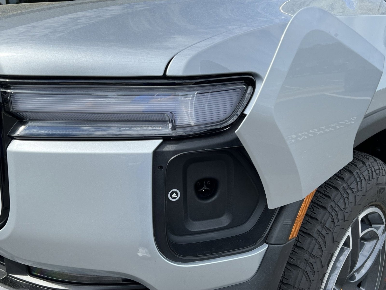 2026 Rivian R1S Base