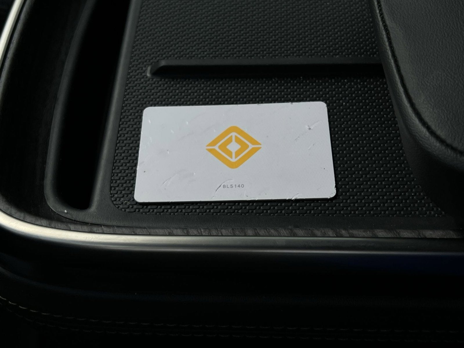 2026 Rivian R1S Base