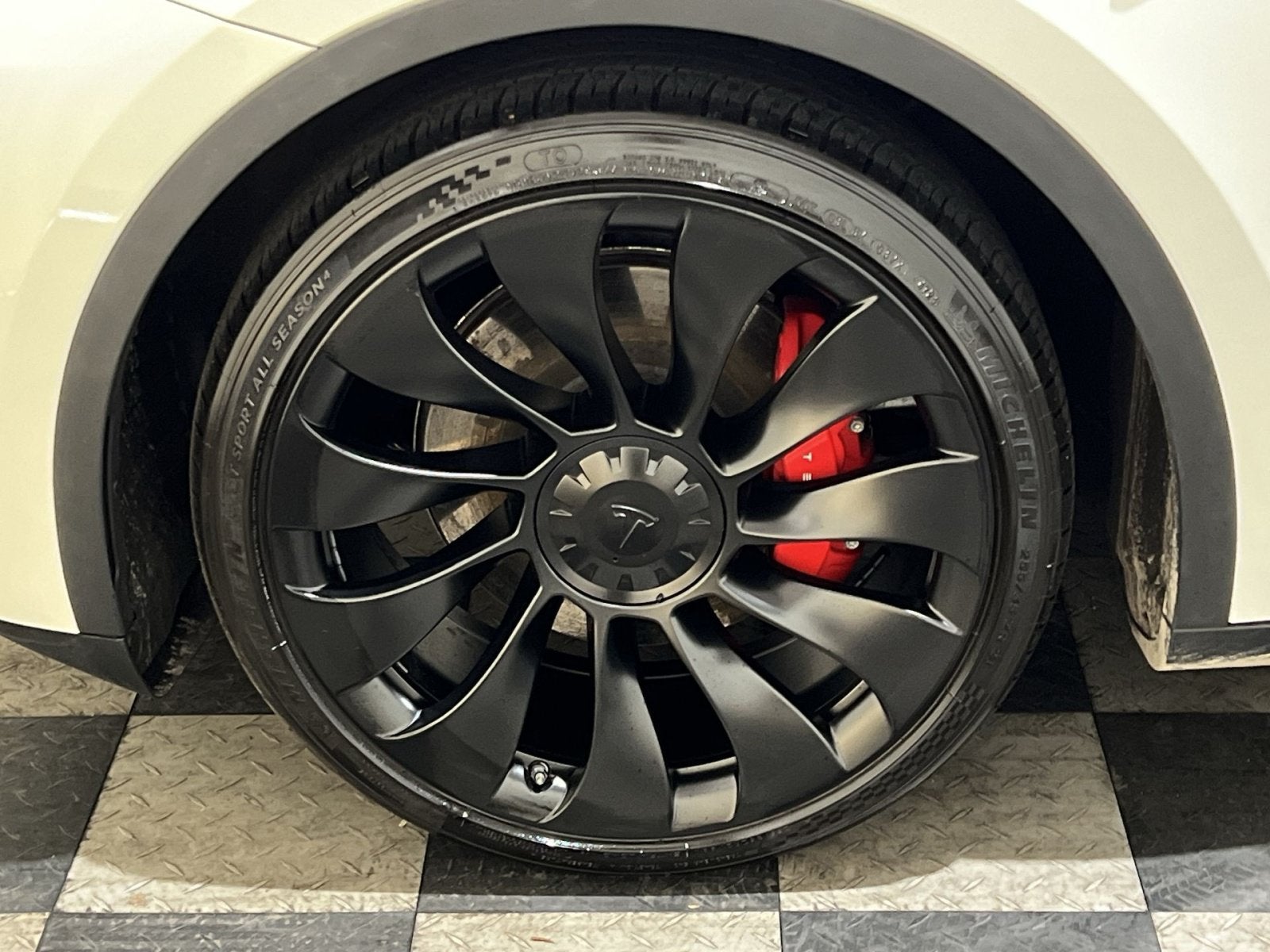 2024 Tesla Model Y Performance