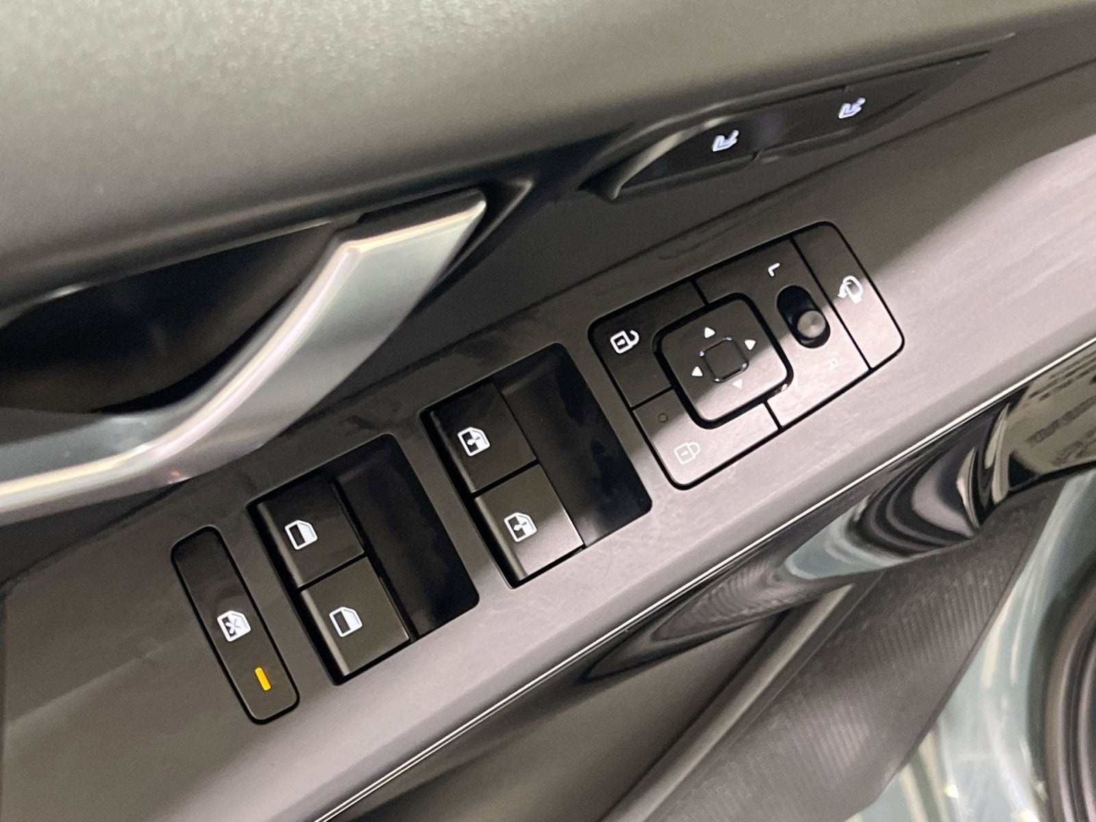 2023 Kia Niro Plug-In Hybrid SX