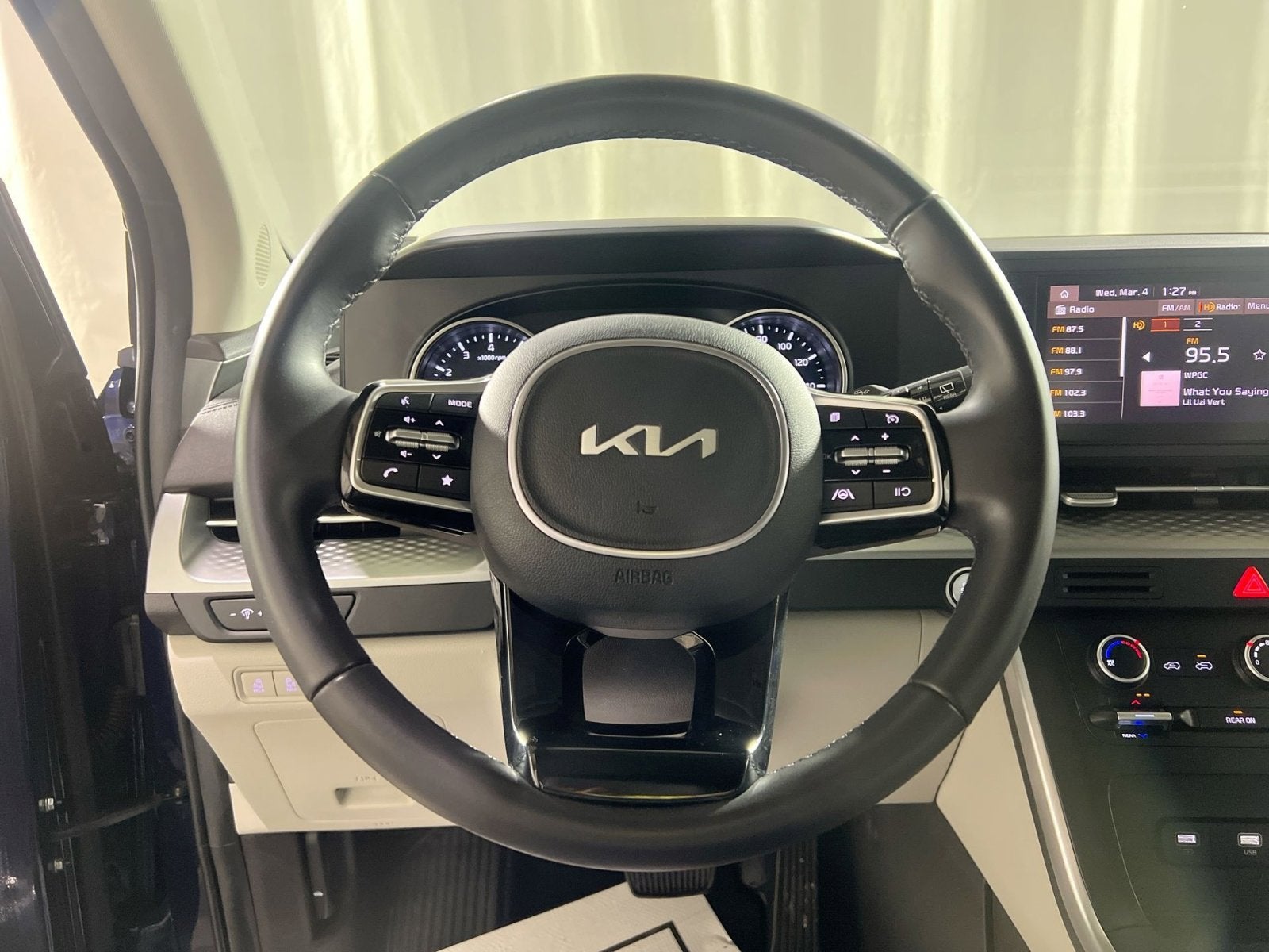 2024 Kia Carnival LX