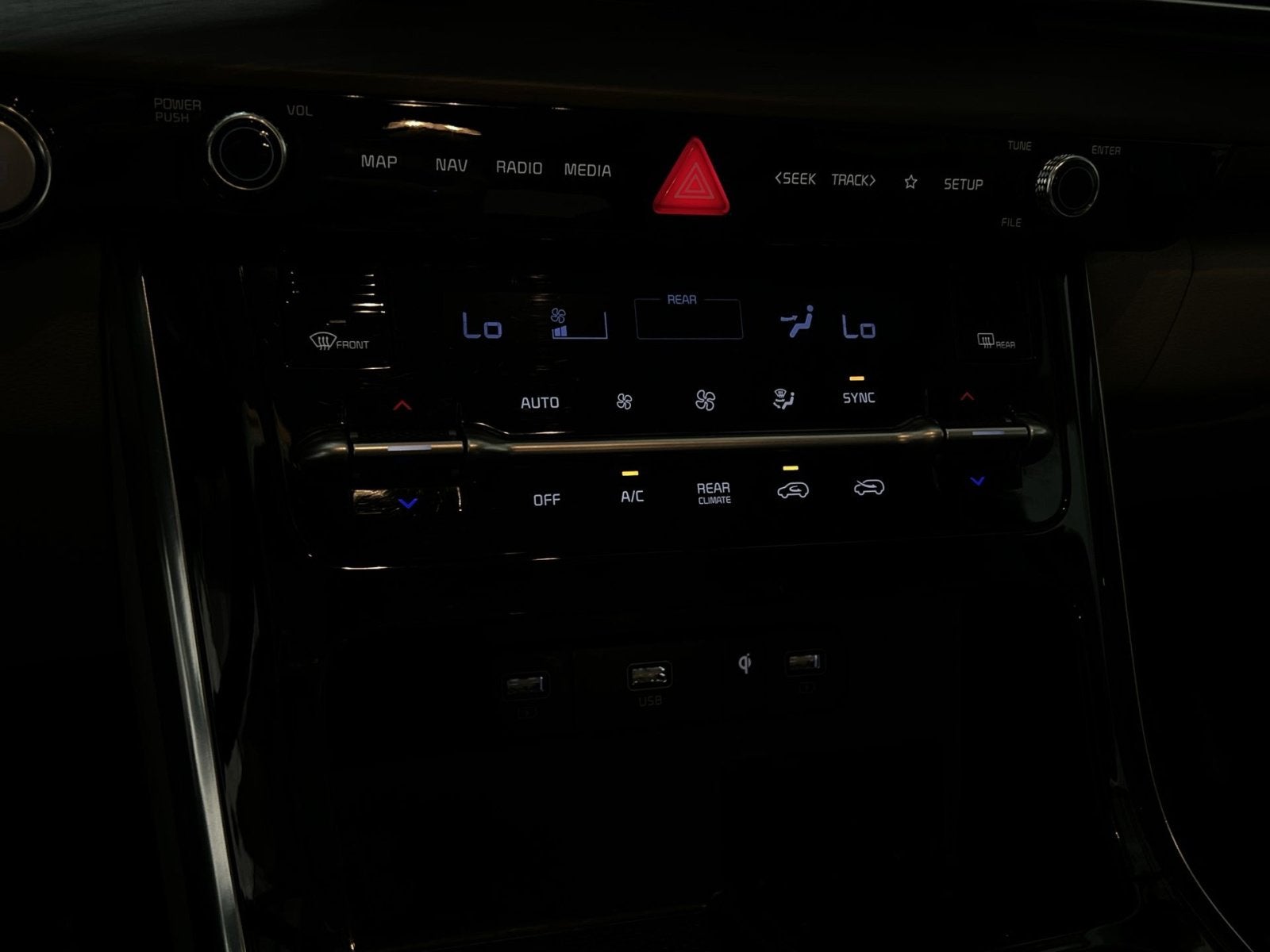 2024 Kia Carnival EX