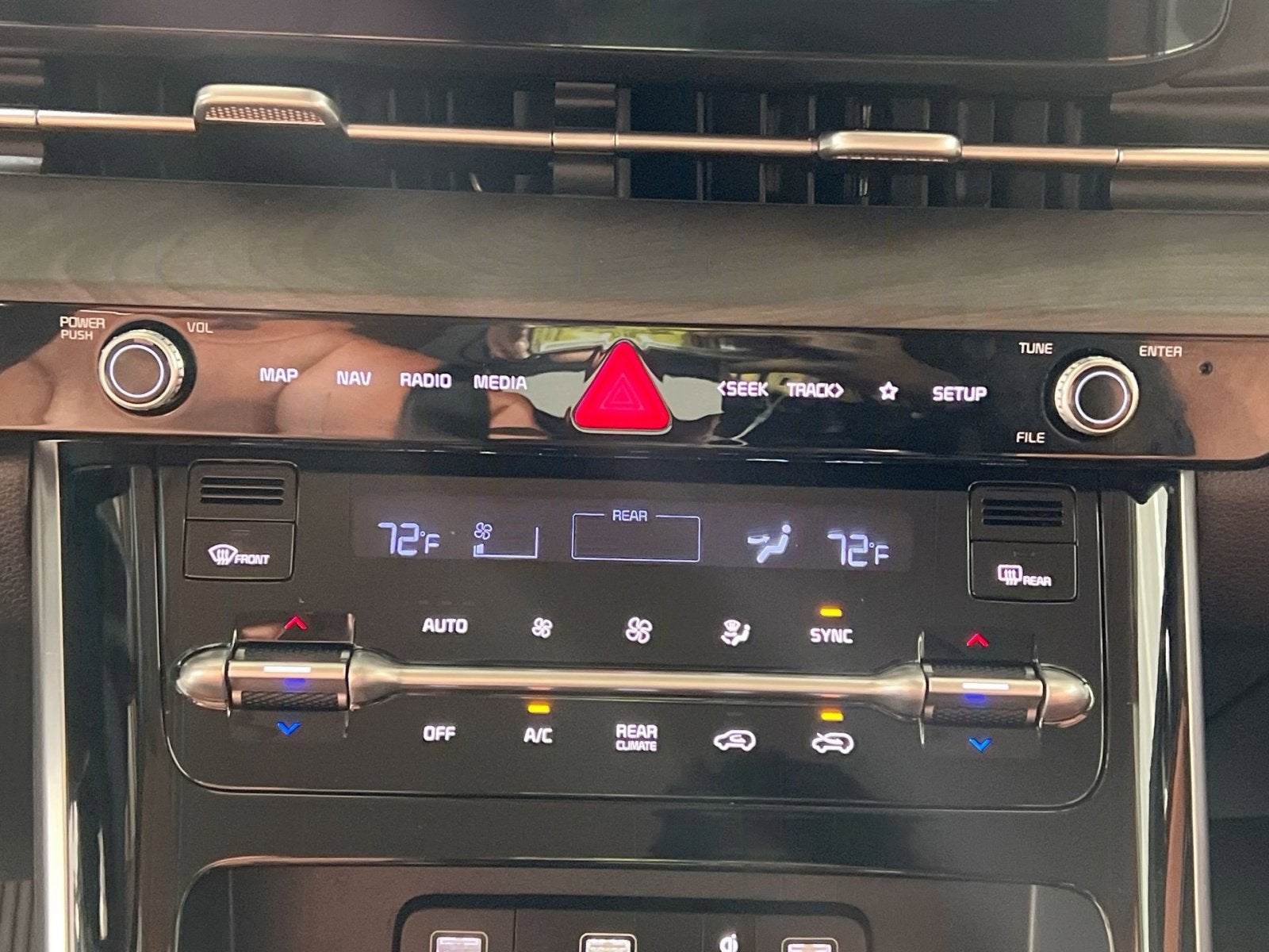 2023 Kia Carnival SX