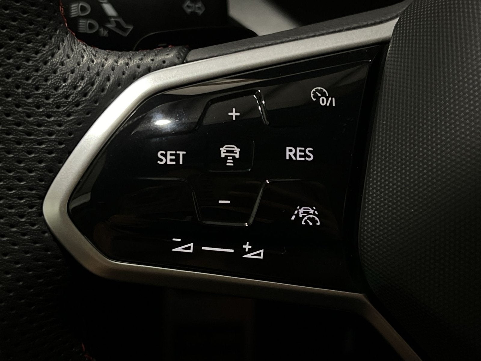 2024 Volkswagen Golf GTI 2.0T SE