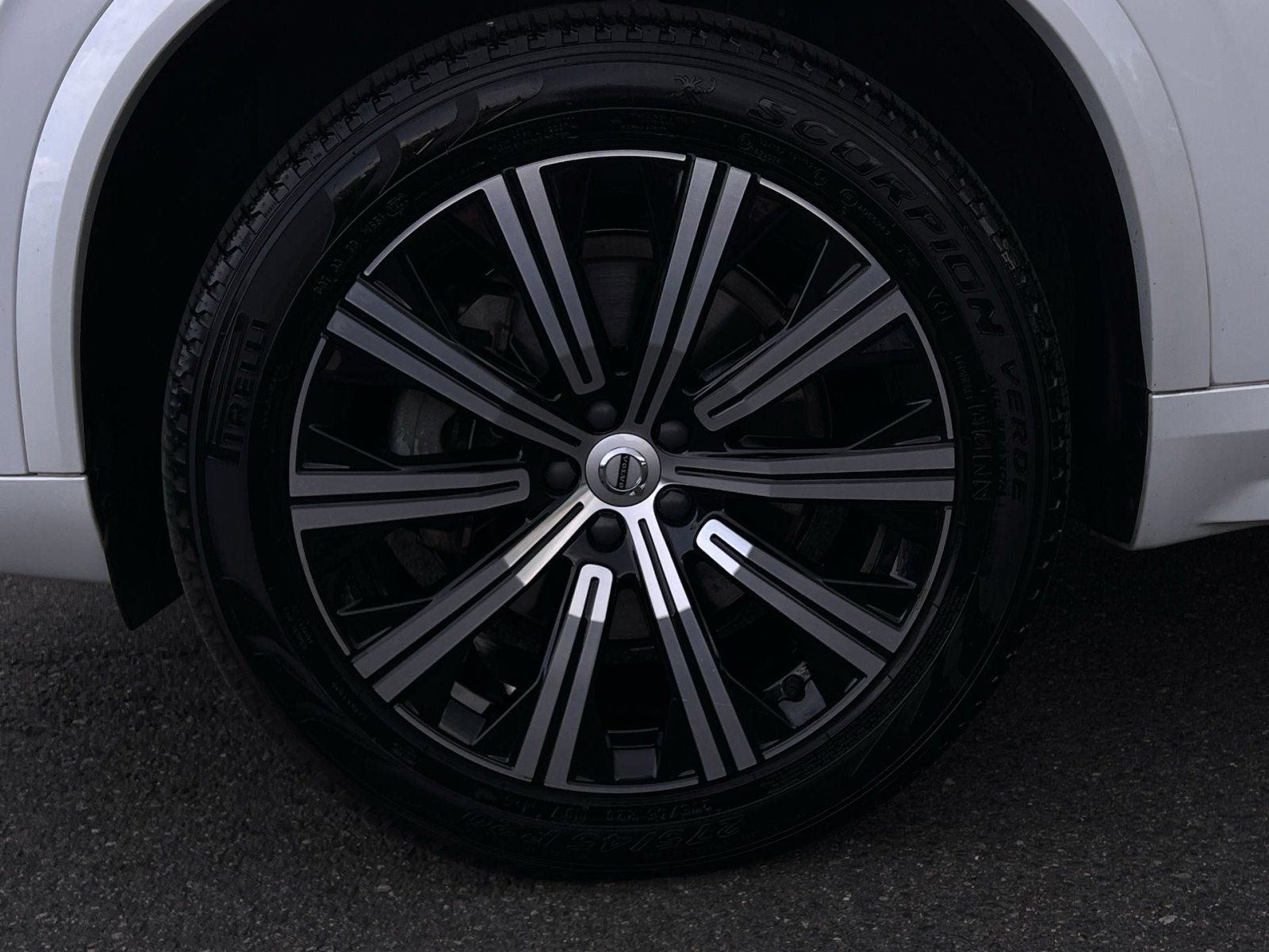 2023 Volvo XC90 B5 Core