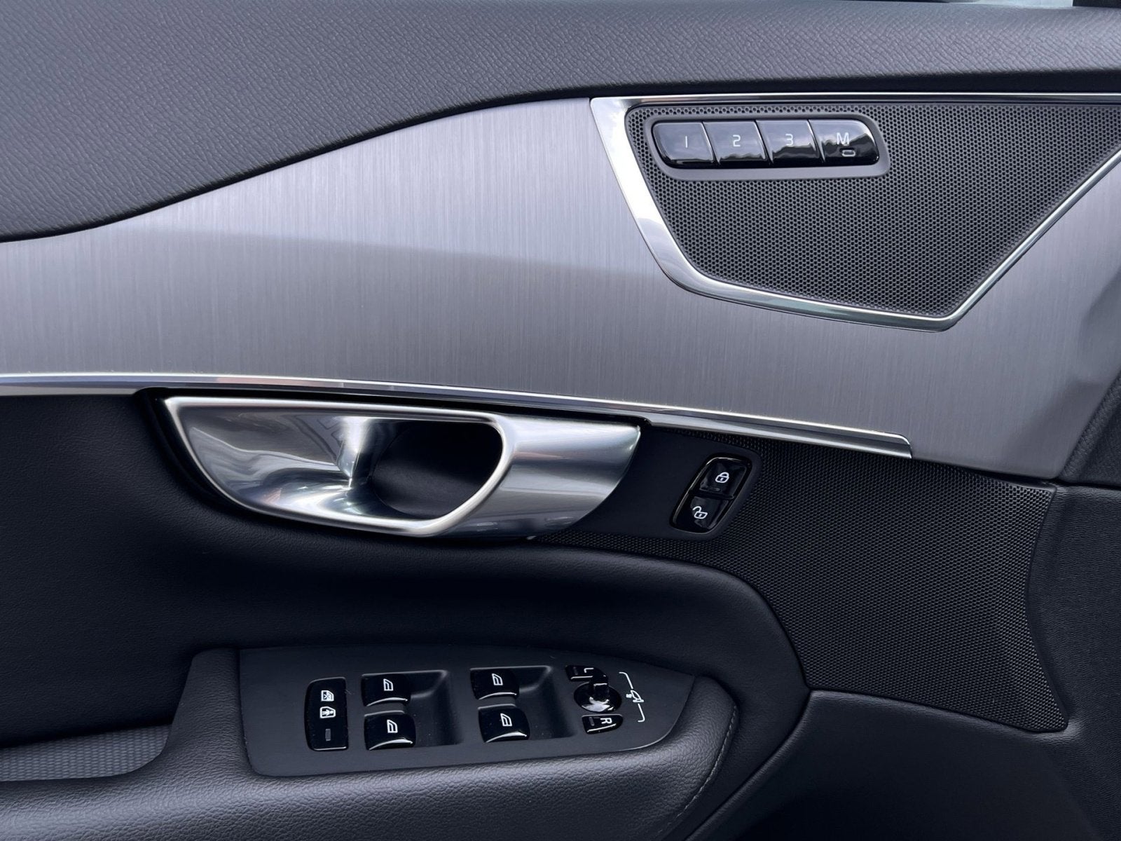 2023 Volvo XC90 B5 Core