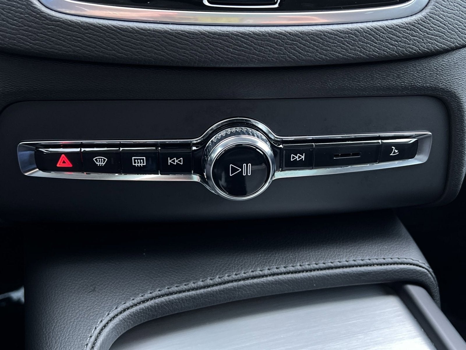 2023 Volvo XC90 B5 Core