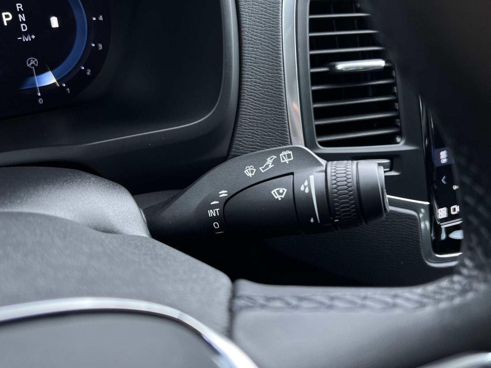 2023 Volvo XC90 B5 Core