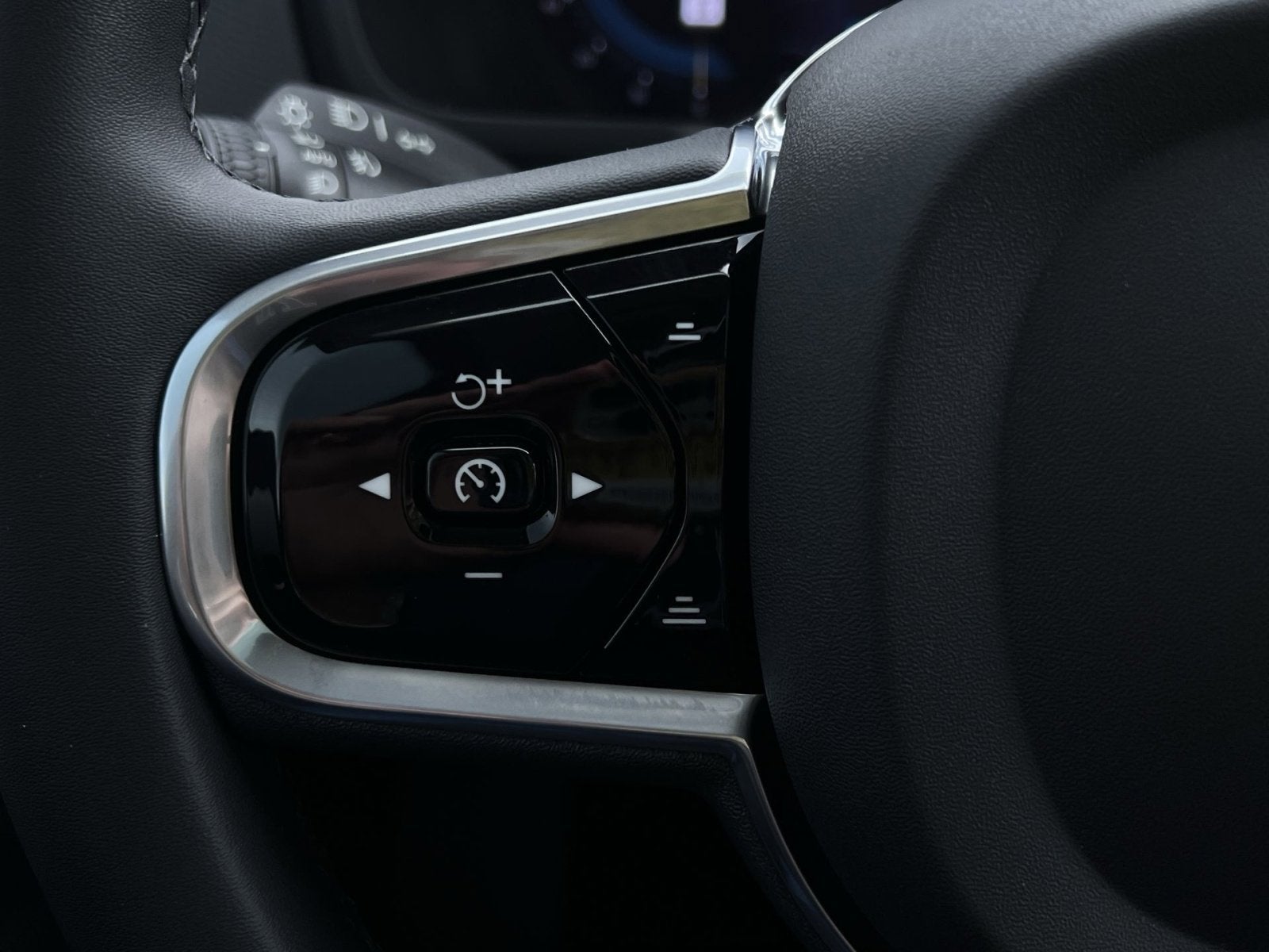 2023 Volvo XC90 B5 Core