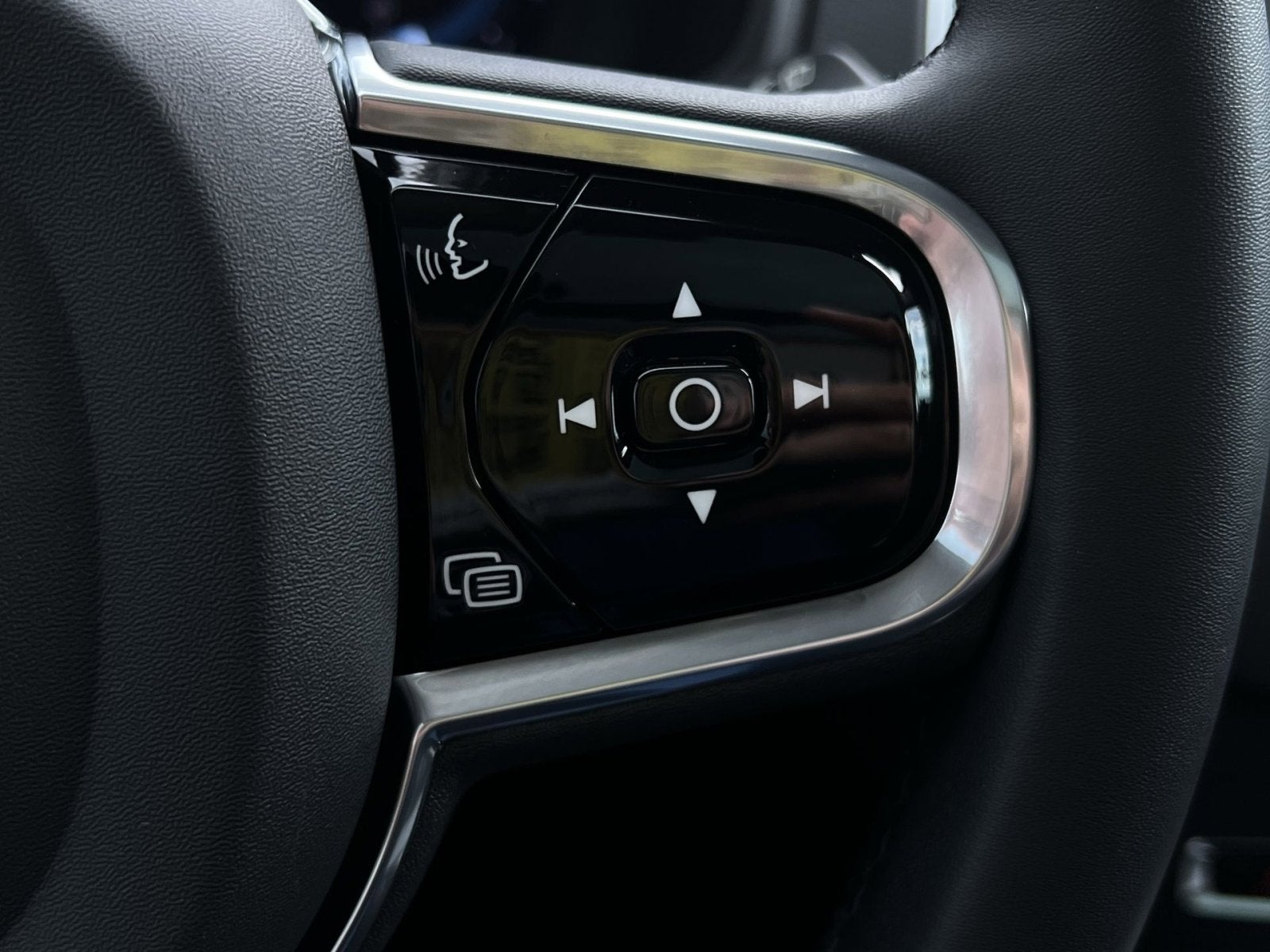 2023 Volvo XC90 B5 Core