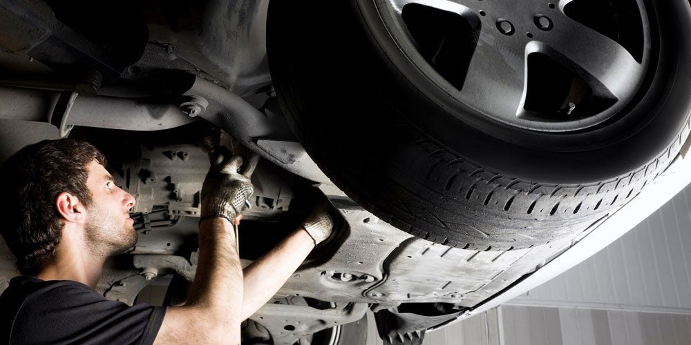 Vehicle technician performing drivetrain service